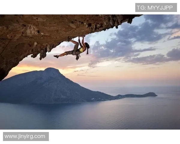 上海攀岩队的灵活性揭秘：攀岩巨献背后的故事与训练秘诀